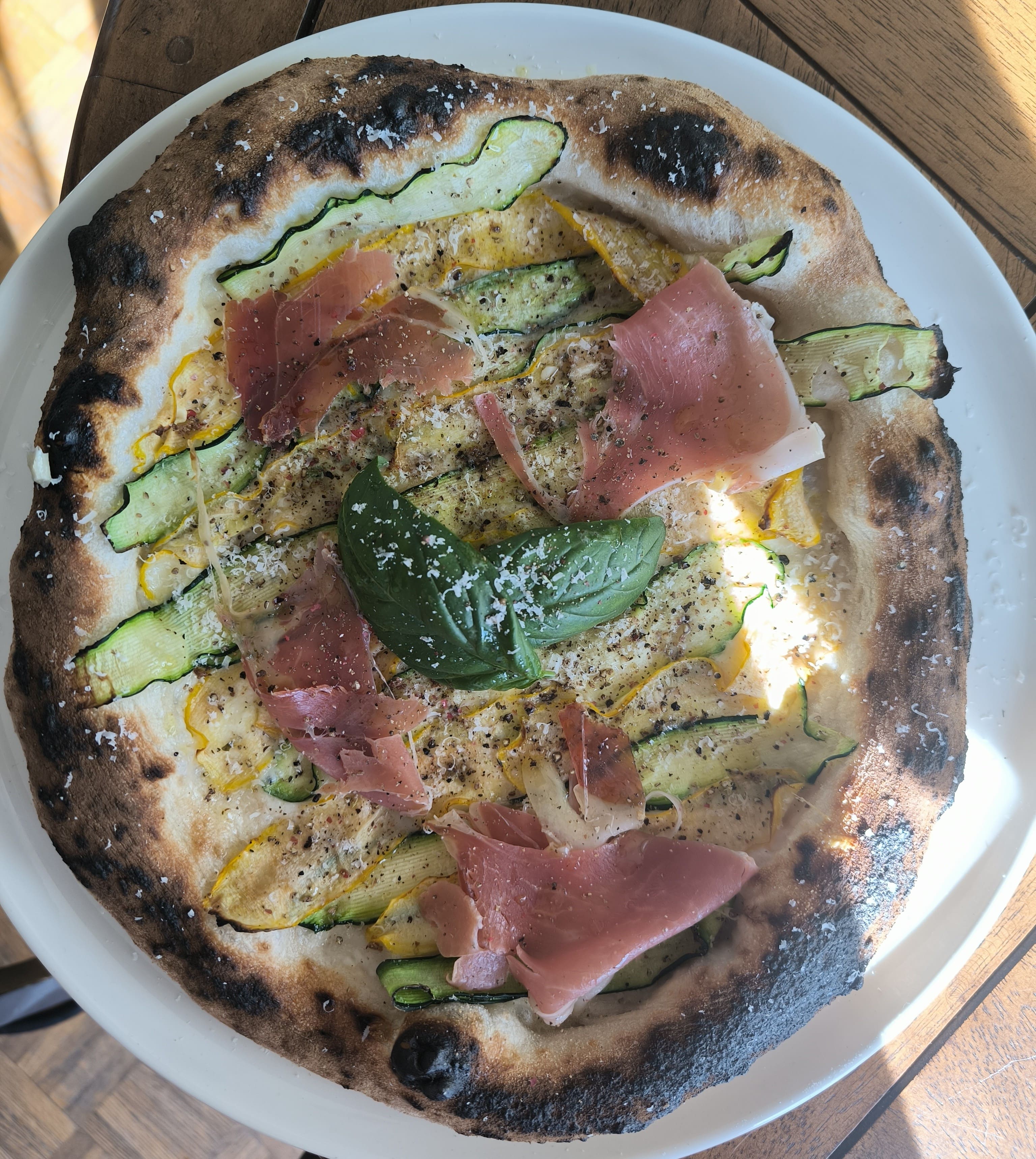 La Dolce Verde - Courgettes, Jambon Cru & Parmesan - Pizza four Ooni